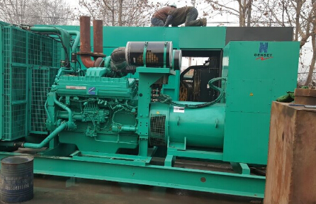 隆尧发电机组如何判断水冷式机油散热器内部是否需要清洗？